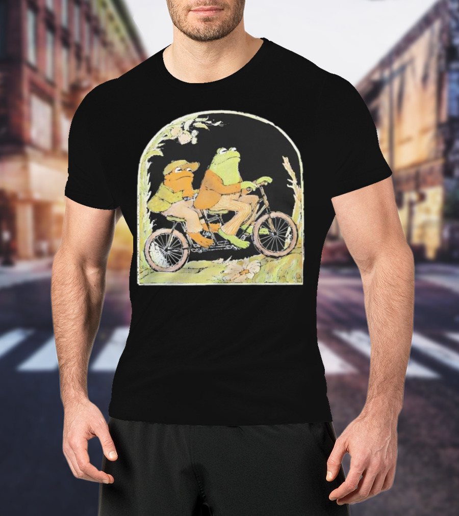Frog And Toad Riding Vintage Bicycle Halloween Style T-Shirt