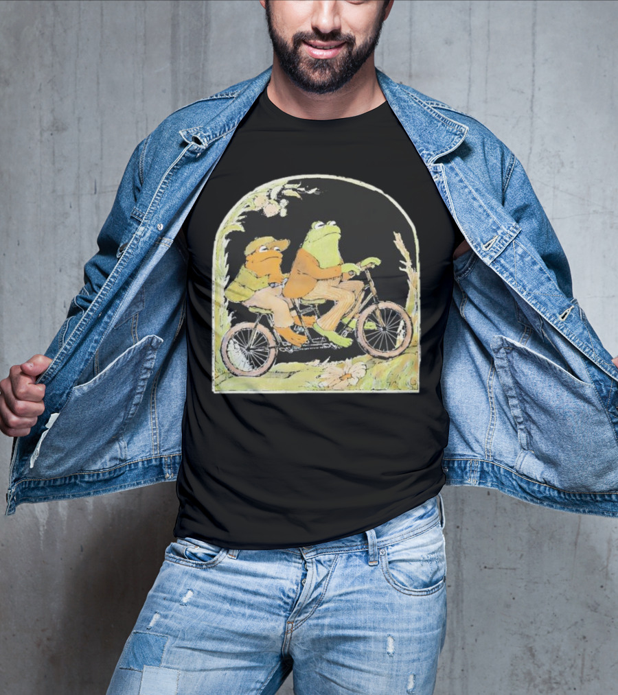 Frog And Toad Riding Vintage Bicycle Halloween Style T-Shirt