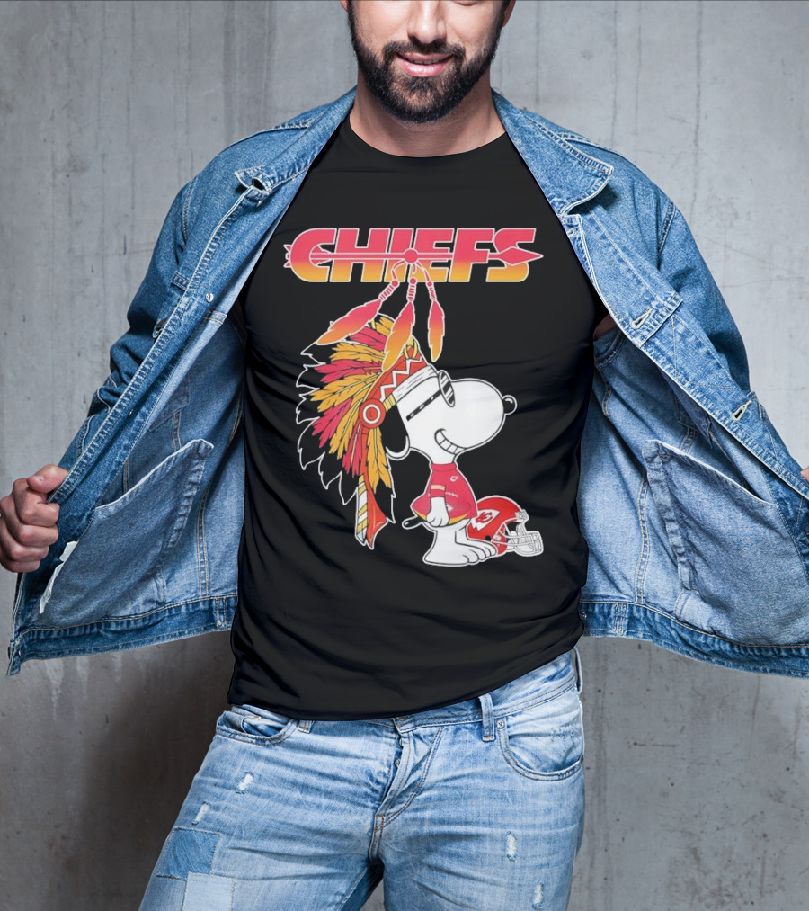 Kansas City Chiefs Snoopy Native American Helmet Charlie Brown NFL Peanuts Crossover T-Shirt