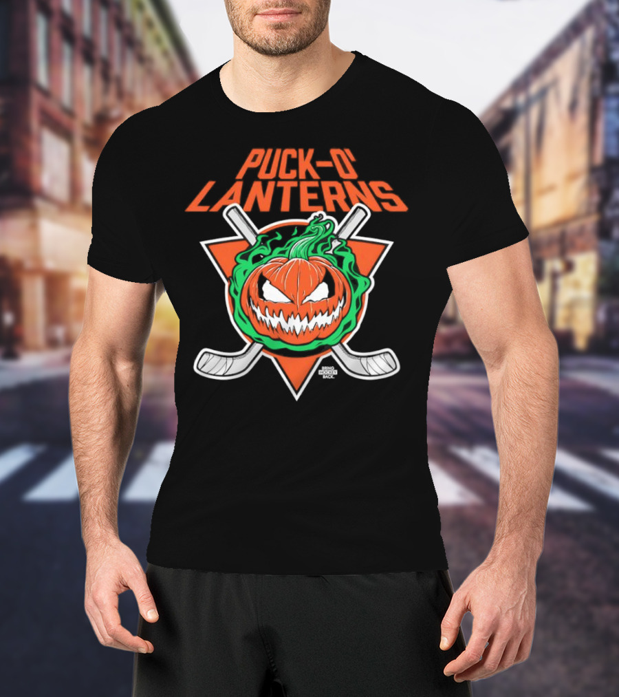 PUck O’ Lanterns Halloween Hockey Theme With Pumpkin And Crossed Sticks T-Shirt