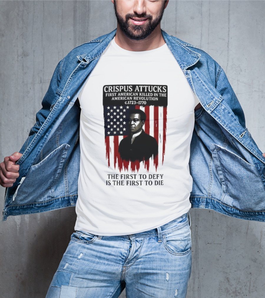 Crispus Attucks First American Killed In The Revolution The First To Defy Is The First To Die American Flag Background T-Shirt