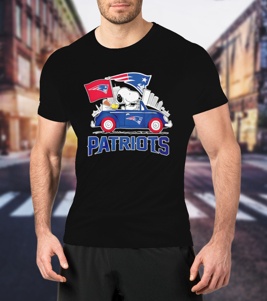 Patriots Snoopy Woodstock Driving Football Car Fan Gear T-Shirt
