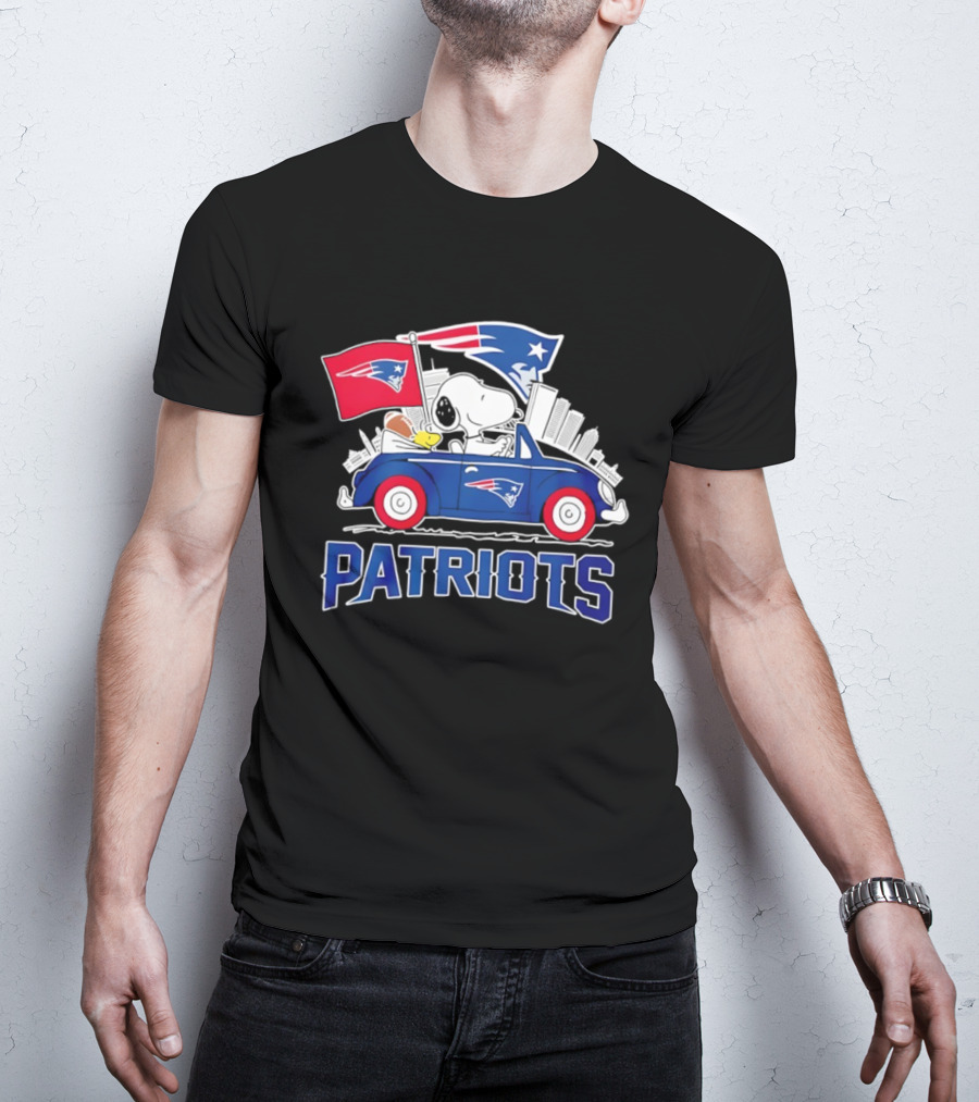 Patriots Snoopy Woodstock Driving Football Car Fan Gear T-Shirt