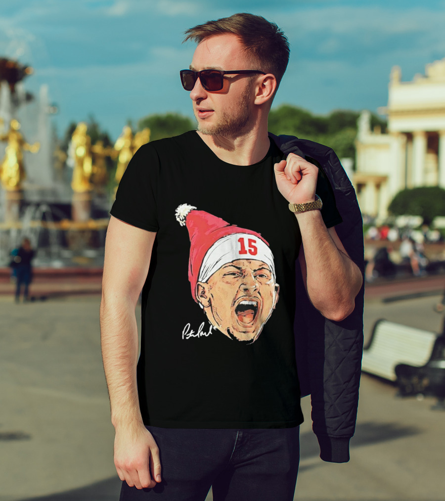 Patrick Mahomes Santa Hat Kansas City Chiefs Merry Christmas Signature 15 T-Shirt