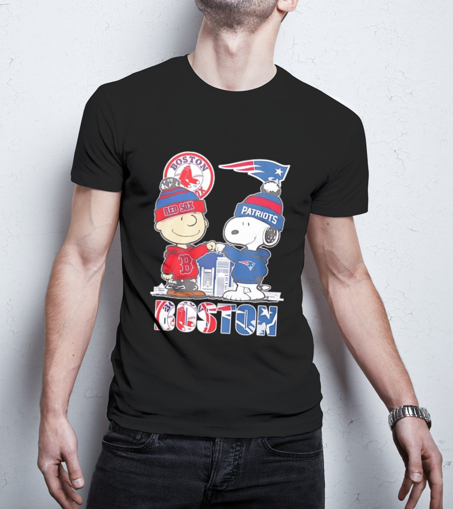 Boston Red Sox And New England Patriots Charlie Brown Snoopy Skyline T-Shirt