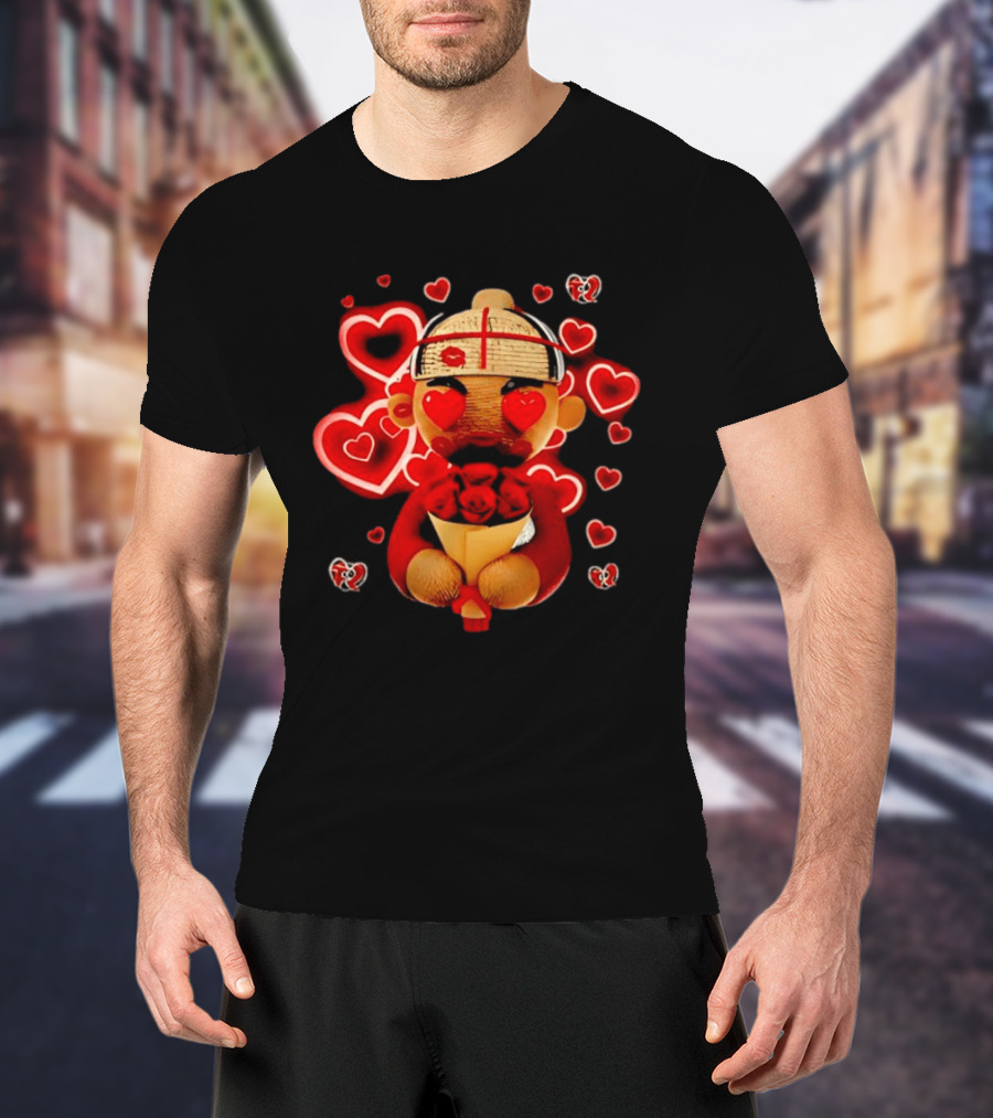 Fuerza Regida Chuyin Amor Corazón Rojo Muñeco Flores Y Corazones T-Shirt