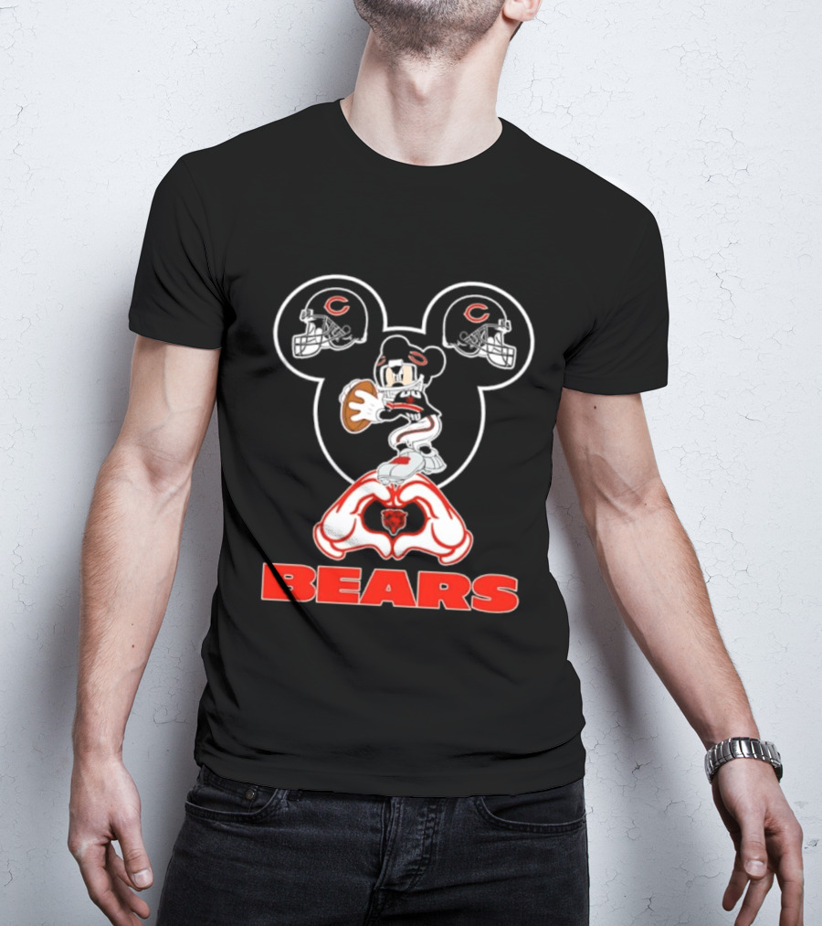 Chicago Bears Mickey Mouse Helmets Love Heart Hands T-Shirt