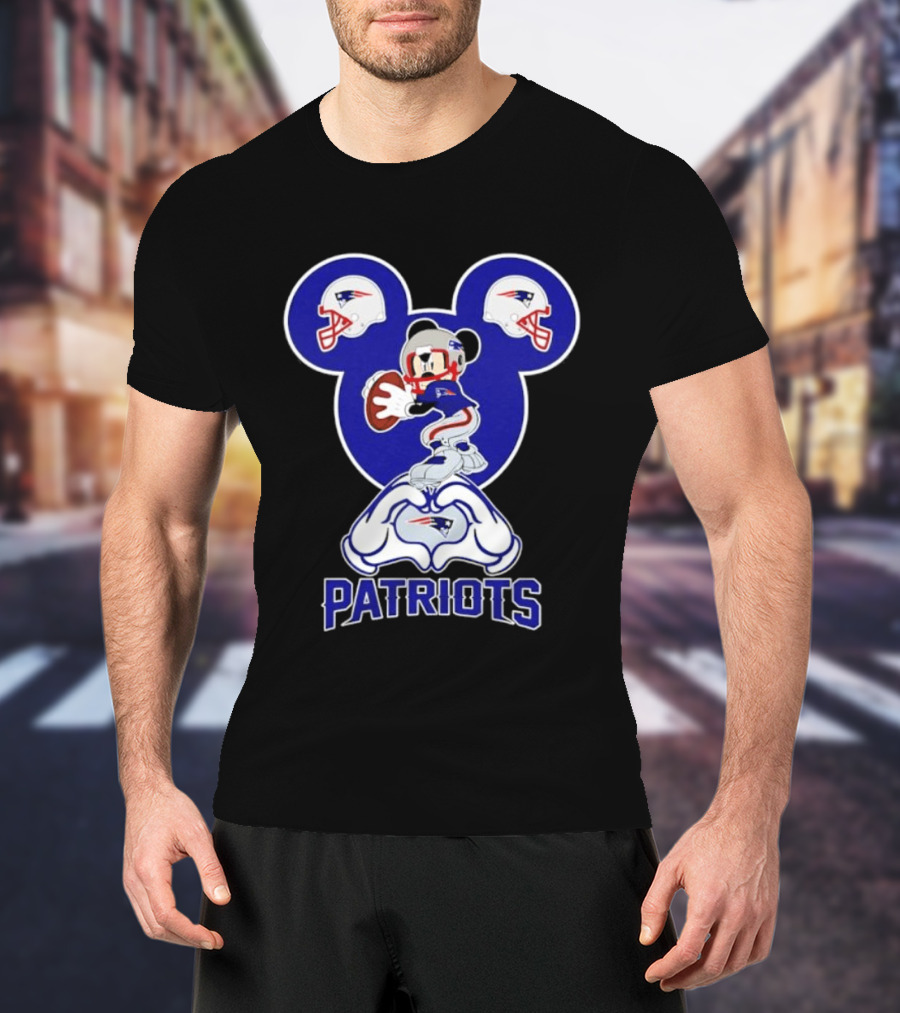 New England Patriots Mickey Mouse Helmet Heart Hands T-Shirt