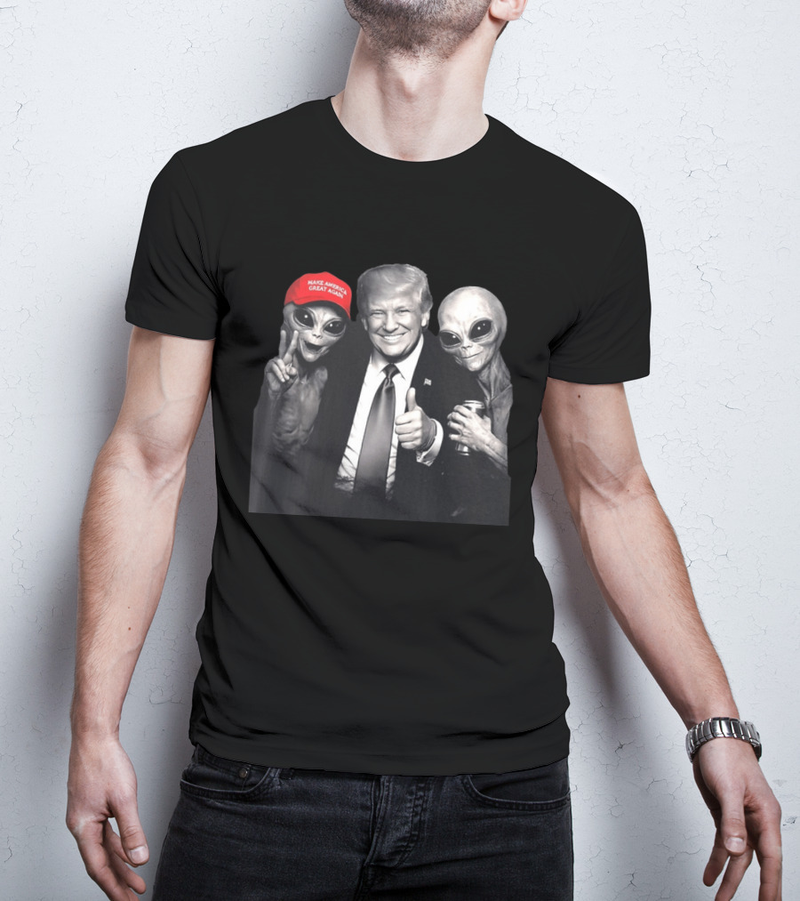 Make America Great Again Trump And Aliens Thumbs Up T-Shirt