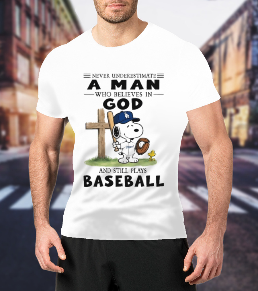 Never Underestimate A Man Who Believes In God And Still Plays Baseball Peanuts X Los Angeles Dodgers T-Shirt