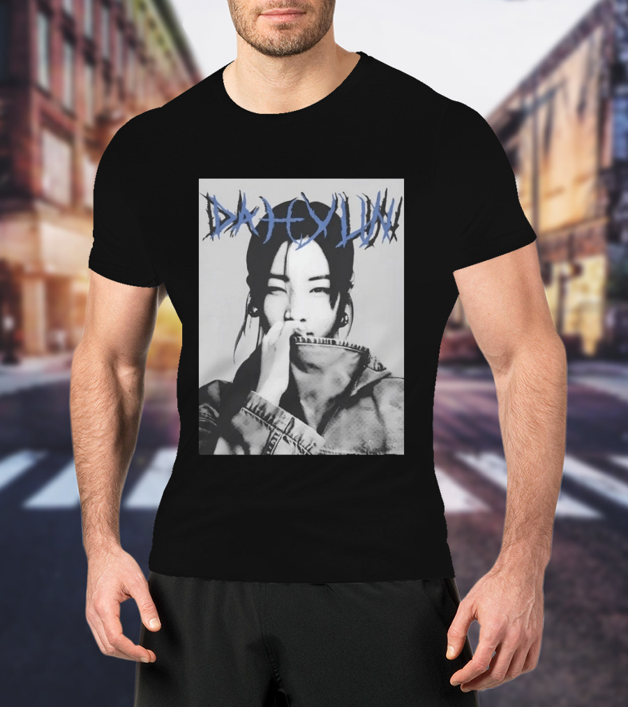 DAHYUN Photo Blue Text Style Black And White Image T-Shirt