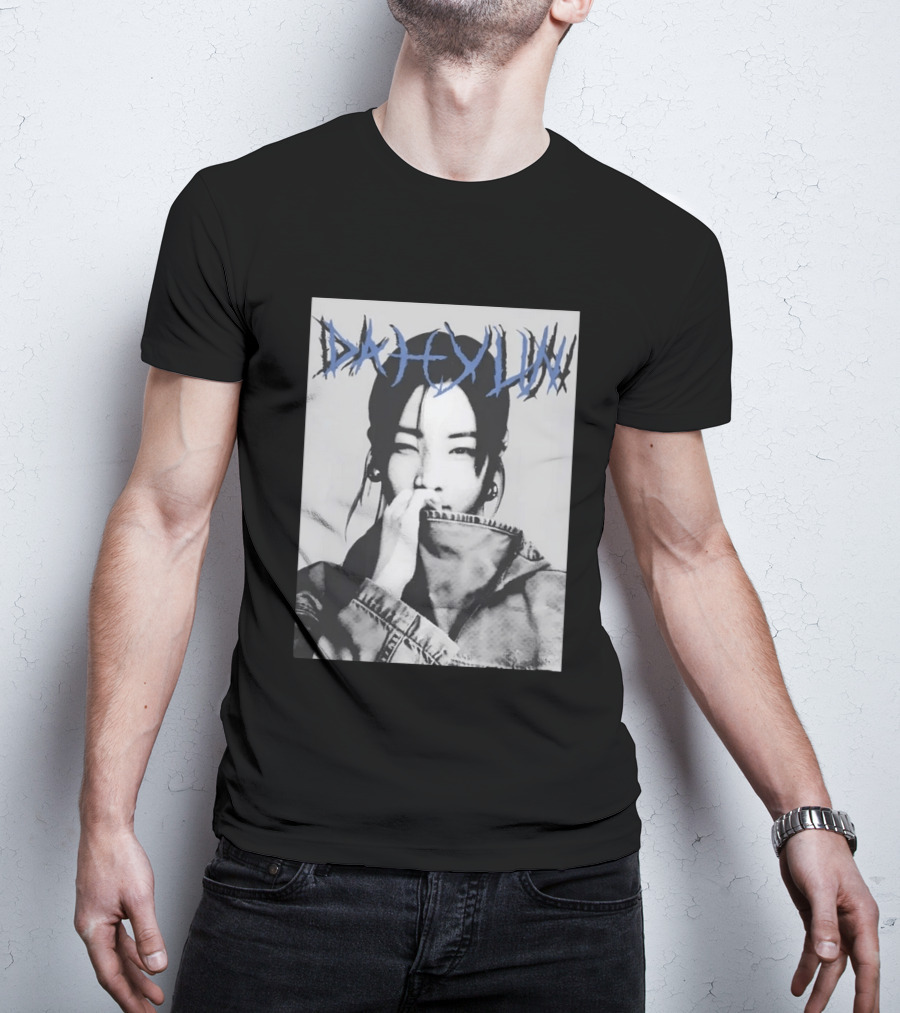 DAHYUN Photo Blue Text Style Black And White Image T-Shirt