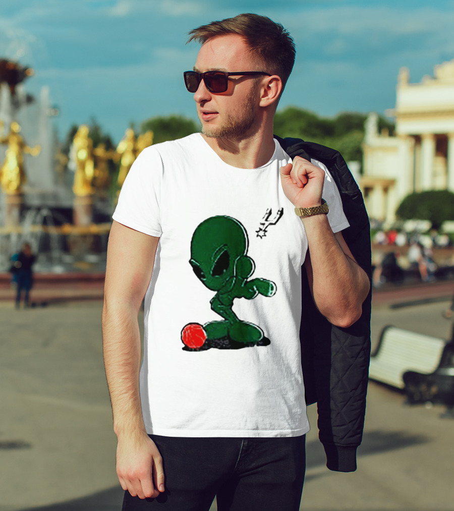 San Antonio Spurs Alien Basketball Dribble T-Shirt