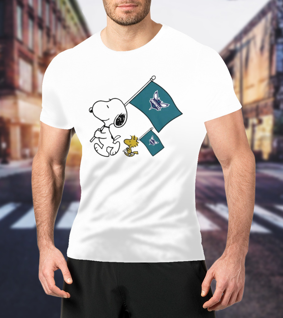 Snoopy And Woodstock Charlotte Hornets Flag Display T-Shirt