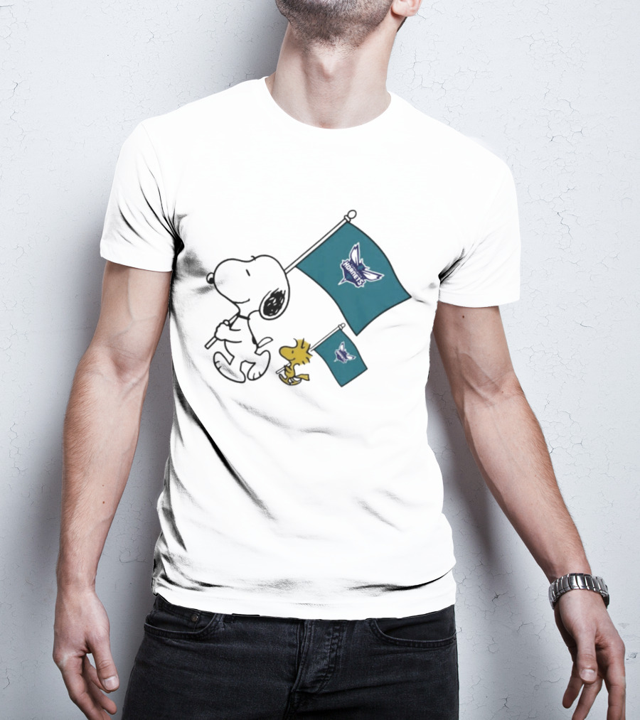 Snoopy And Woodstock Charlotte Hornets Flag Display T-Shirt