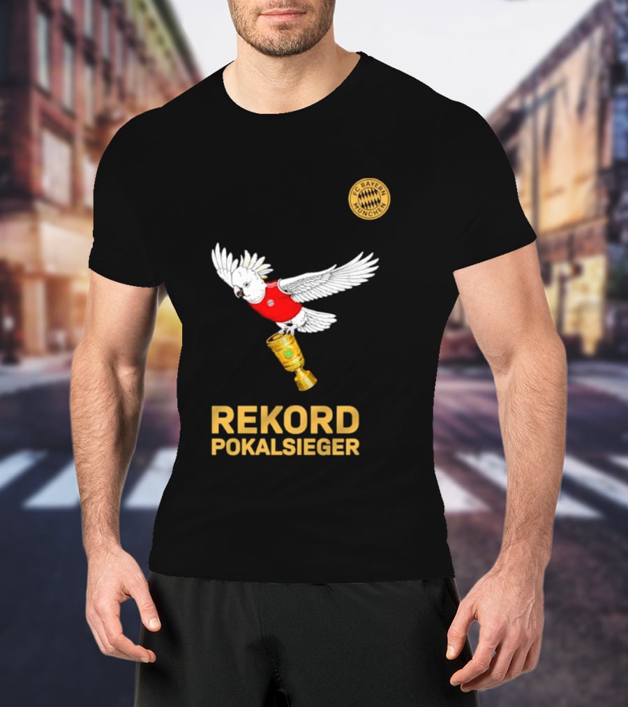 FC Bayern Munchen Rekord Pokalsieger Cockatoo With Trophy T-Shirt