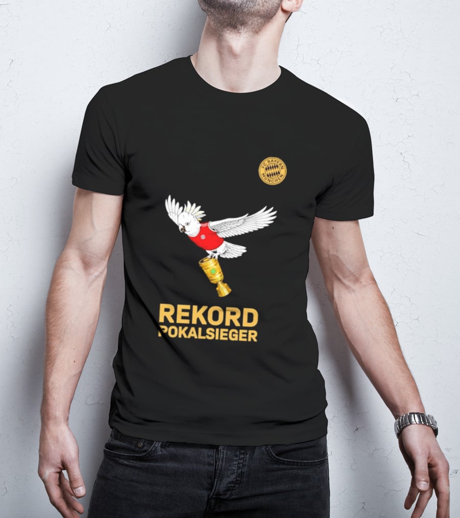 FC Bayern Munchen Rekord Pokalsieger Cockatoo With Trophy T-Shirt
