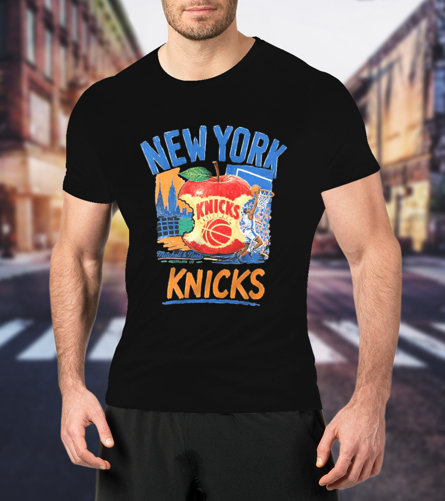 Mitchell & Ness New York Knicks NBA Apple Skyline Basketball Dunk Scene T-Shirt
