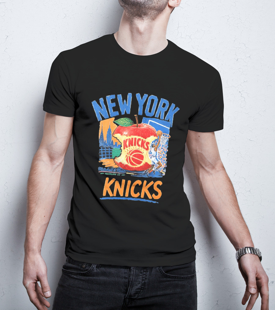 Mitchell & Ness New York Knicks NBA Apple Skyline Basketball Dunk Scene T-Shirt