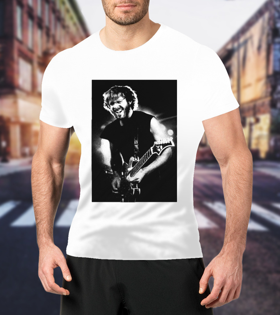 Phish Trey Anastasio Iconic Live Performance Guitarist Black And White Image T-Shirt