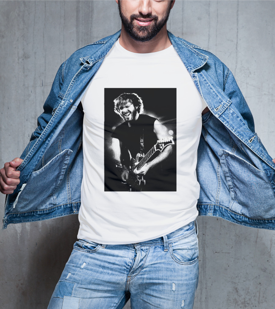 Phish Trey Anastasio Iconic Live Performance Guitarist Black And White Image T-Shirt