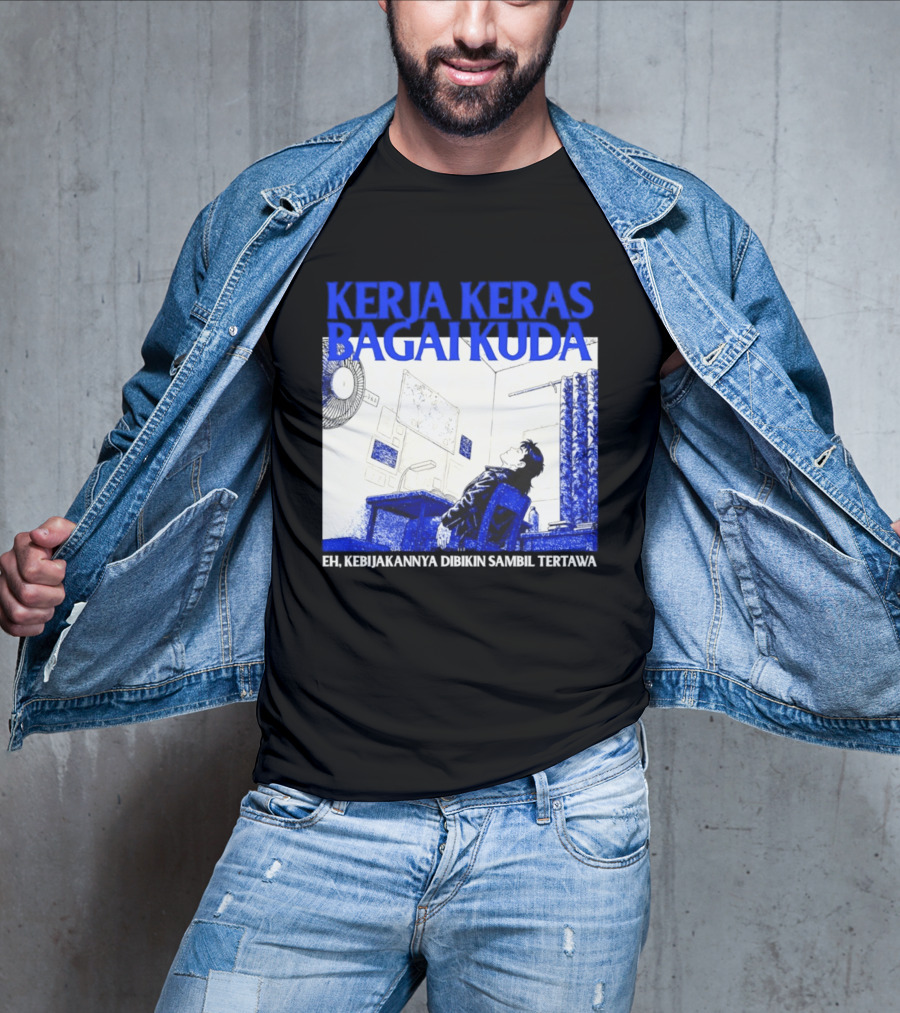 Kerja Keras Bagai Kuda Eh Kebijakannya Dibikin Sambil Tertawa Komik Pria Duduk Meja Dan Layar T-Shirt