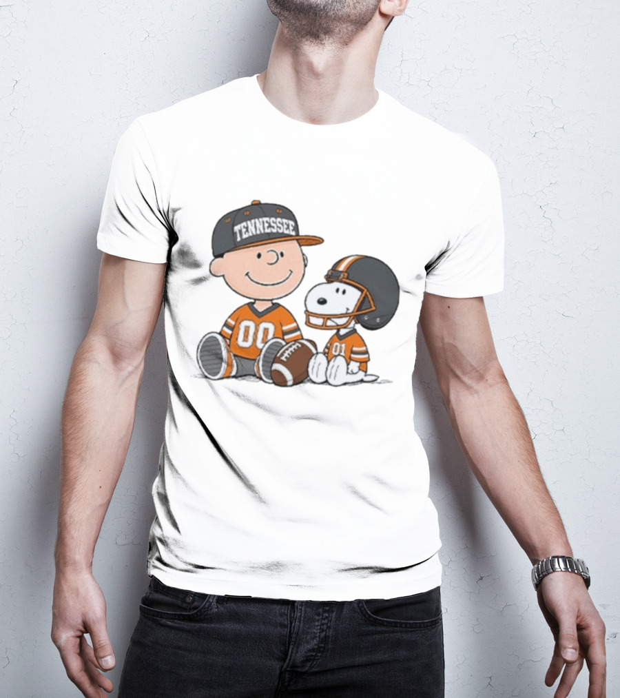 Tennessee Football Charlie Brown Snoopy Peanuts 00 01 T-Shirt