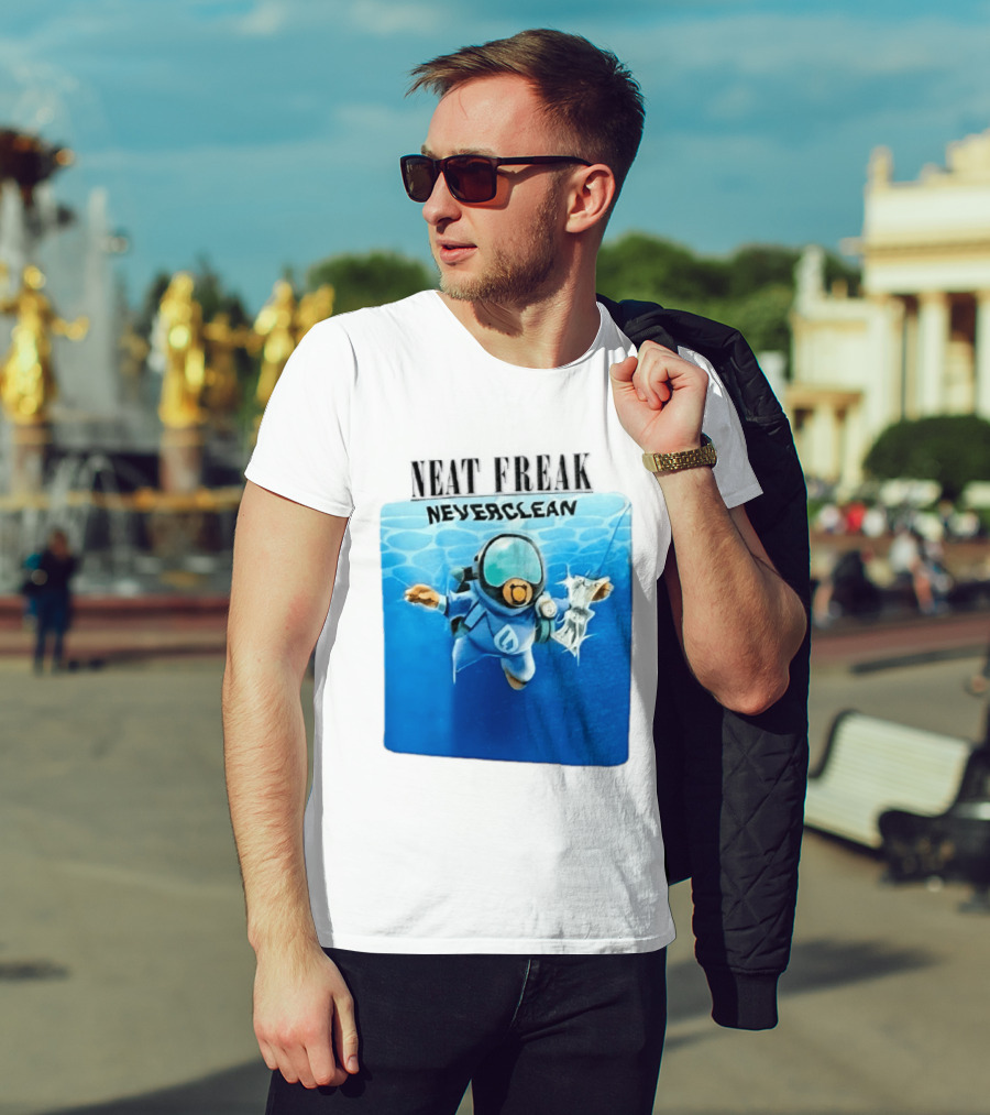 Neat Freak Neverclean Diver Catching Litter T-Shirt