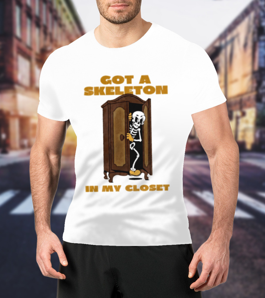 Got A Skeleton In My Closet Spooky Halloween Fun T-Shirt