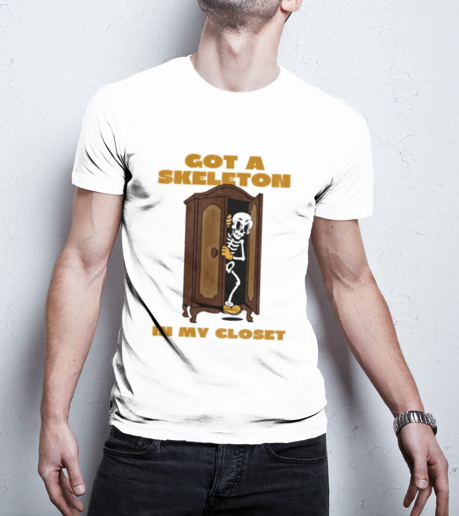 Got A Skeleton In My Closet Spooky Halloween Fun T-Shirt