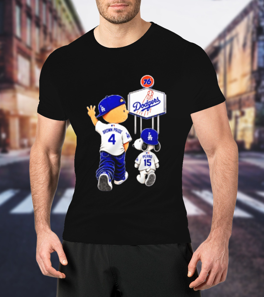 Charlie Brown Snoopy Los Angeles Dodgers Brown Pride Perro Baseball 76 T-Shirt