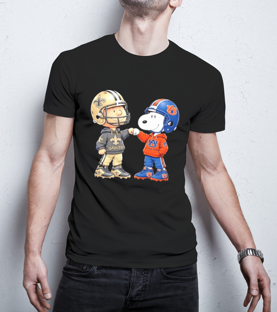 Charlie Brown Saints And Snoopy Auburn Tigers Fist Bump Football T-Shirt