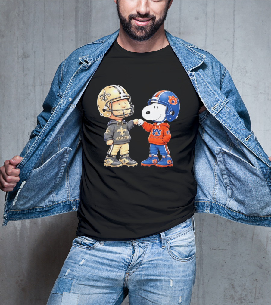 Charlie Brown Saints And Snoopy Auburn Tigers Fist Bump Football T-Shirt