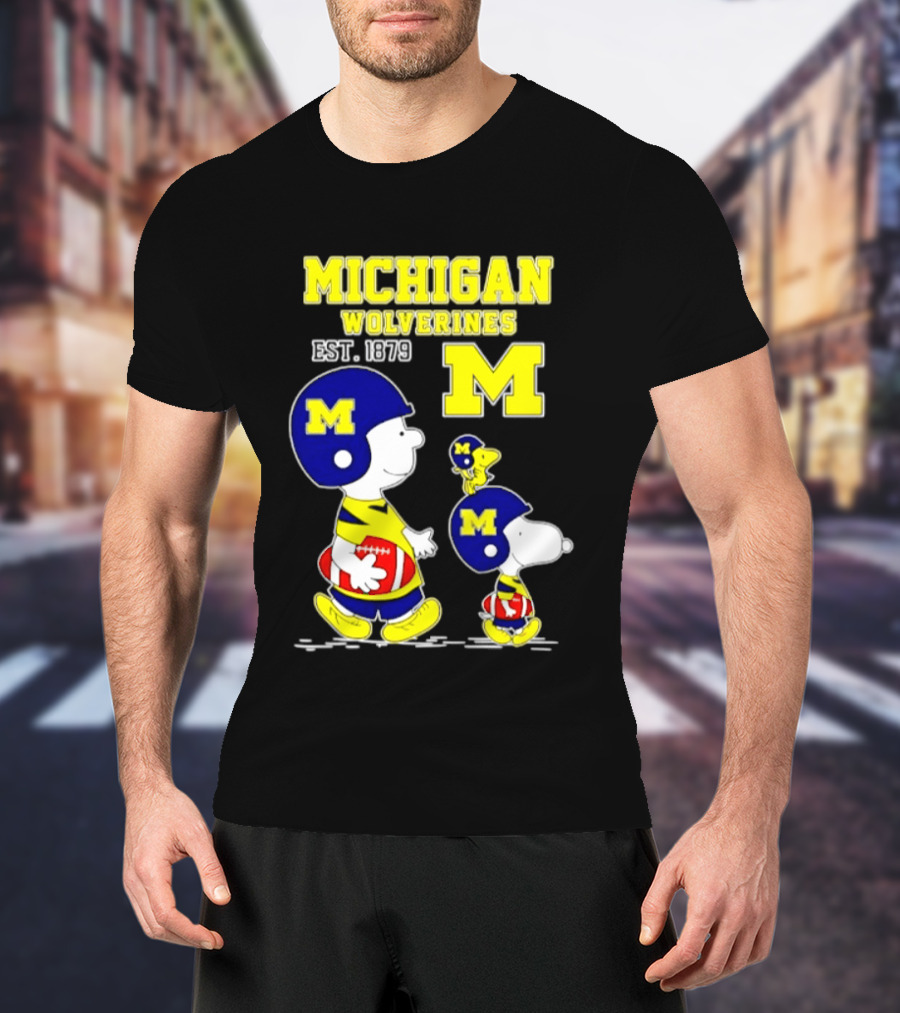 Michigan Wolverines EST 1879 Snoopy Charlie Brown Football Iconic M T-Shirt