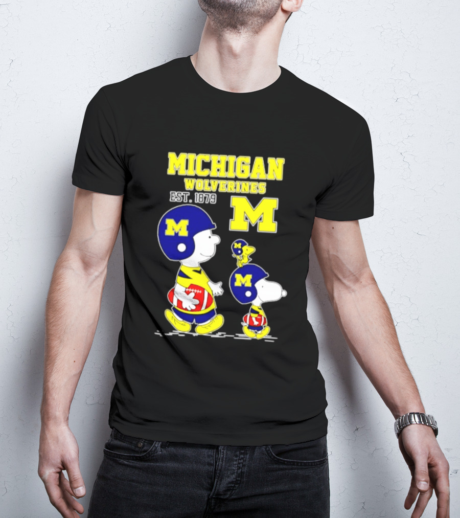 Michigan Wolverines EST 1879 Snoopy Charlie Brown Football Iconic M T-Shirt