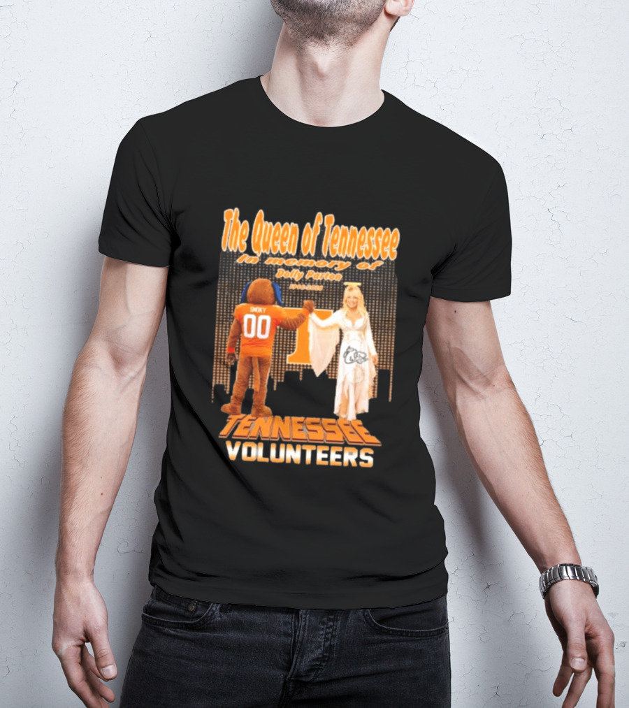 The Queen Of Tennessee In Memory Of Dolly Parton Smoky Tennessee Volunteers 1946 2026 T-Shirt