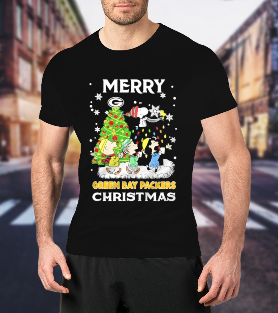 Merry Green Bay Packers Peanuts Christmas Caroling With Snoopy And Woodstock T-Shirt