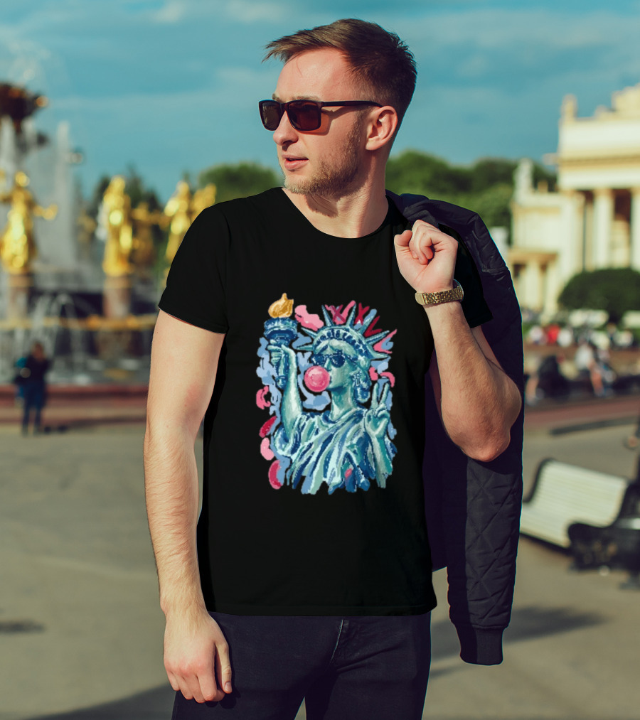 Statue Of Liberty With Bubble Gum And Peace Sign For 4th Of July T-Shirt