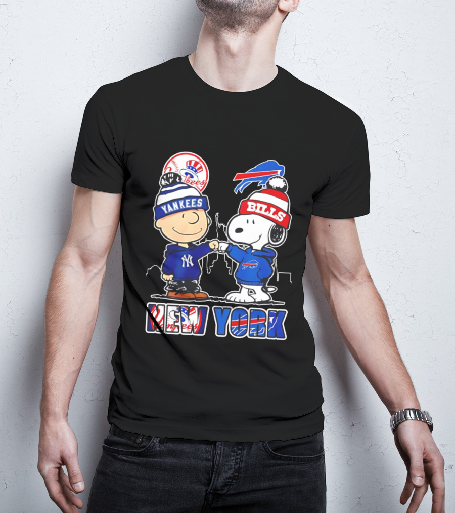 New York Yankees Buffalo Bills Charlie Brown Snoopy Fist Bump Skyline T-Shirt