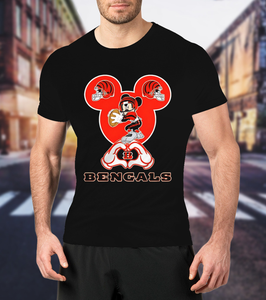 Cincinnati Bengals Mickey Mouse Football Heart Hands T-Shirt