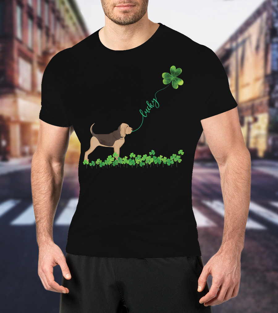 Lucky Bloodhound Dog With Shamrock St Patrick Day T-Shirt