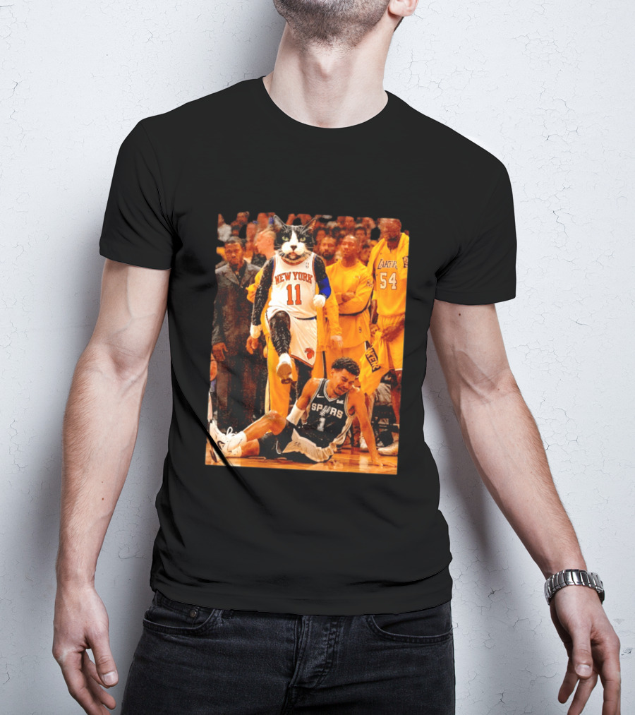 New York Knicks 11 Cat Dunks On Spurs Player Victor Wembanyama With Crowd And Lakers Players T-Shirt