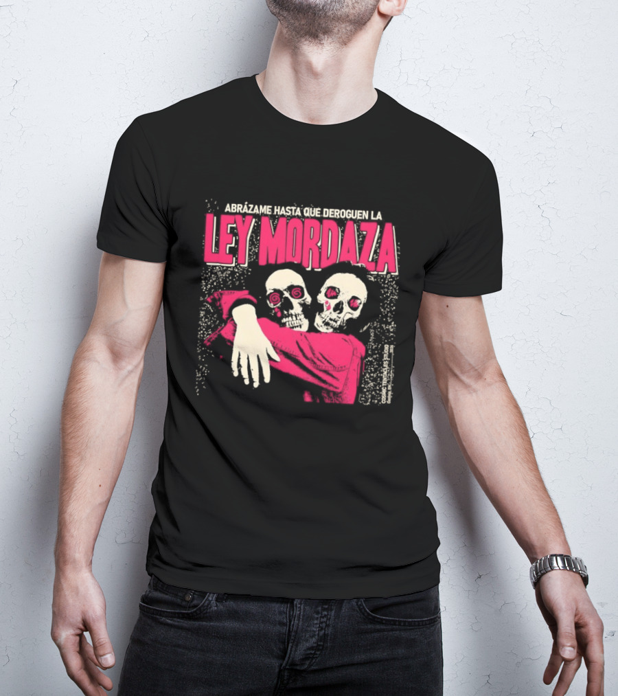 Abrazame Hasta Que Deroguen La Ley Mordaza T-Shirt