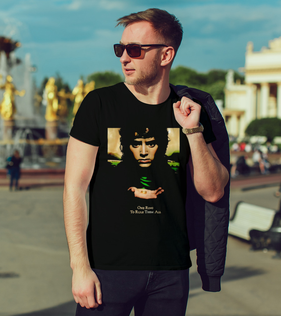 Elijah Wood One Ring To Rule Them All Lord Of The Rings Face Hands Gold Band T-Shirt
