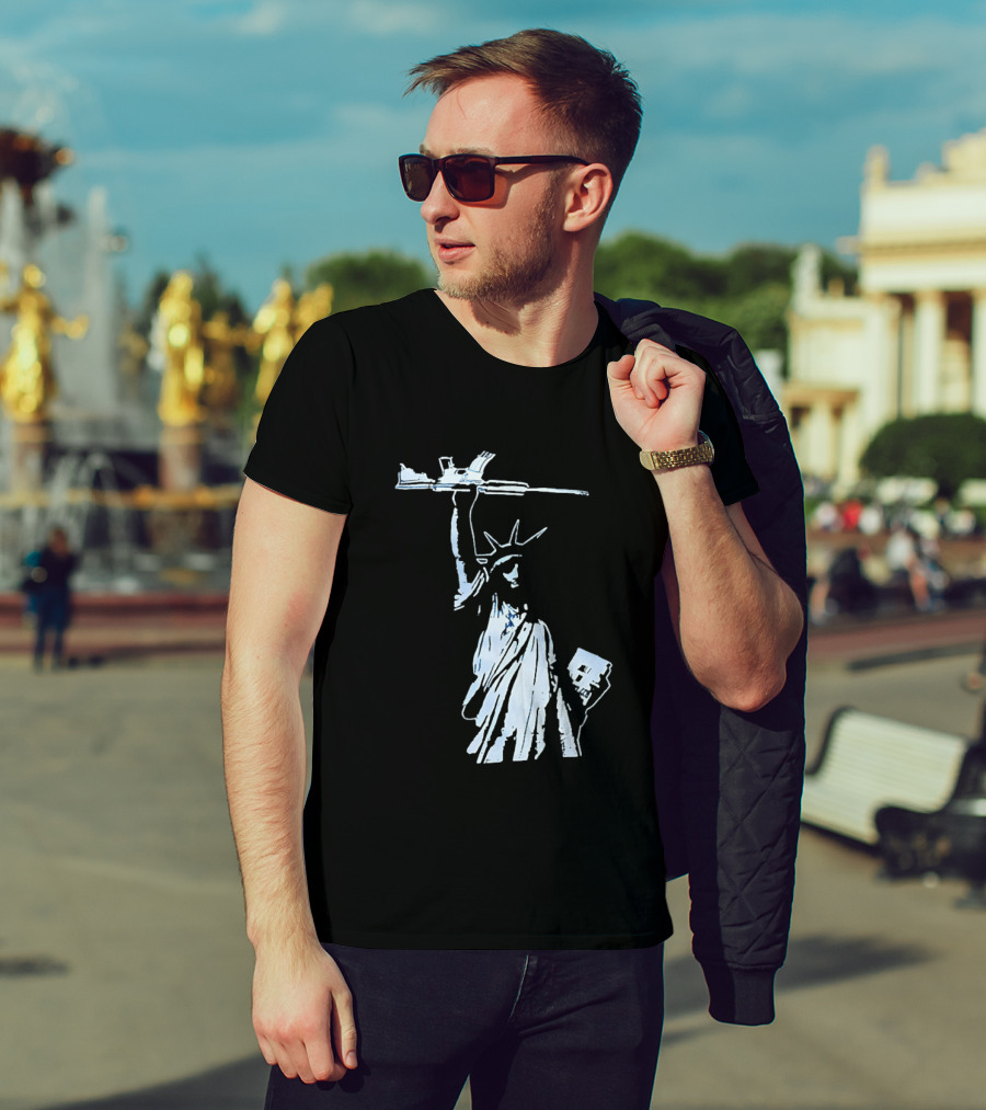 Statue Of Liberty Holding Assault Rifle July 4th Independence T-Shirt