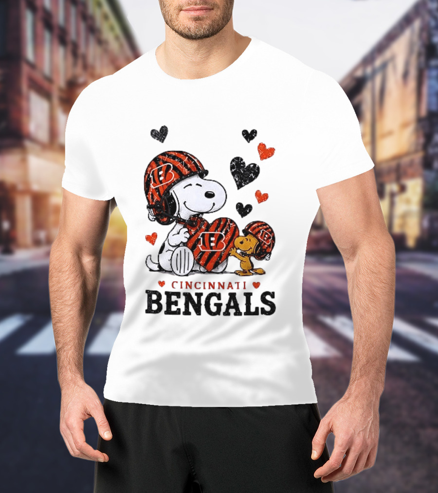 Cincinnati Bengals Peanuts Snoopy And Woodstock Love Hearts T-Shirt