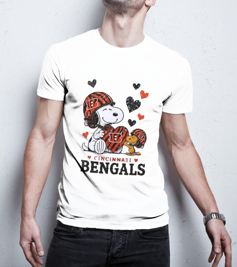 Cincinnati Bengals Peanuts Snoopy And Woodstock Love Hearts T-Shirt