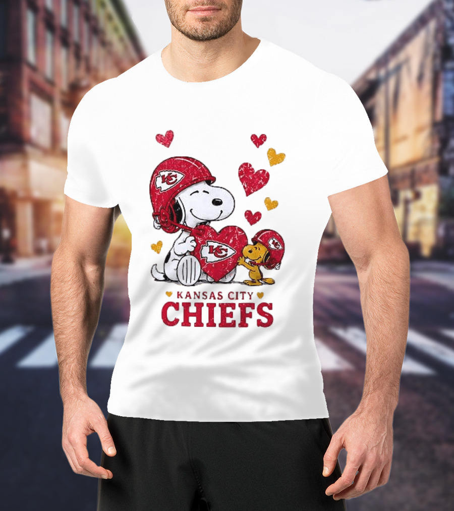 Kansas City Chiefs Peanuts Snoopy Hearts And Laughter T-Shirt