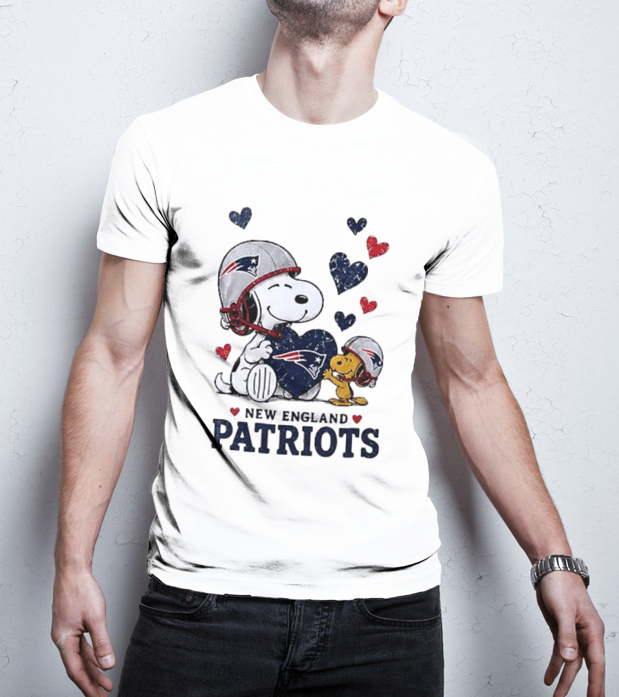 New England Patriots Peanuts Snoopy Woodstock Heart Helmets T-Shirt