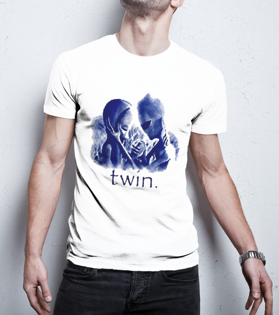 Twin Alien Extraterrestrial Sci Fi Embrace T-Shirt